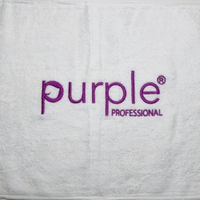 Toalha branca com bordado roxo 'purple® PROFESSIONAL'