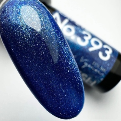 Esmalte de unhas azul cintilante com frasco No. 393 ao fundo