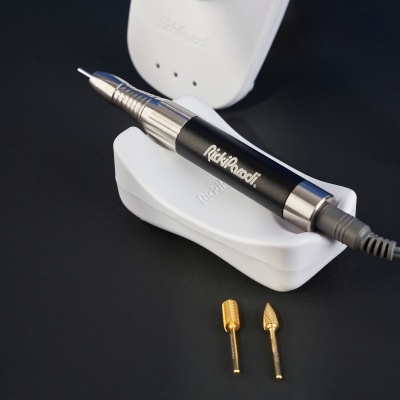 Ferramenta rotativa RioRoad com acessórios dourados e base branca