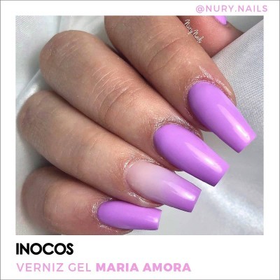 Unhas de gel lilás com efeito degradê e acabamento brilhante.