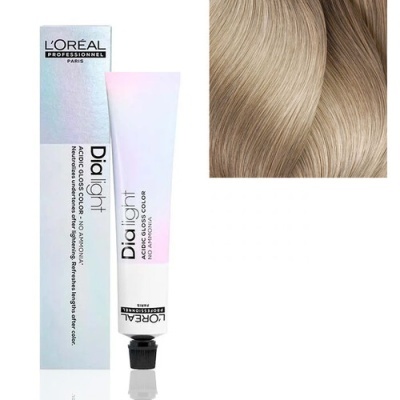 Creme de coloração DiaLight L'Oréal com amostra de cor de cabelo loiro acinzentado
