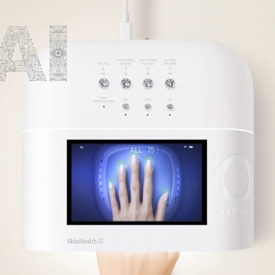 Dispositivo branco com ecrã digital mostrando mão analisada para unhas com botões rotulados A B F T.