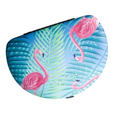 Estojo com padrão de flamingos cor-de-rosa e folhas tropicais azuis e verdes com texto 'Lady Cotton'