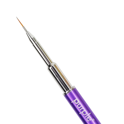 Pincel fino roxo com cabo metálico e detalhes cromados