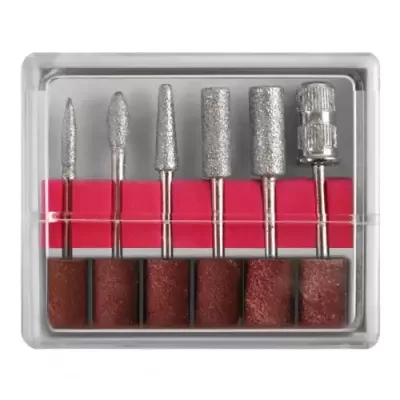 Conjunto de acessórios para lixagem e polimento com 6 cabeças metálicas e 6 lixas marrons numa caixa plástica transparente
