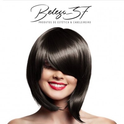 Mulher com cabelo castanho escuro e corte assimétrico, sorridente, com texto Beleza 3F