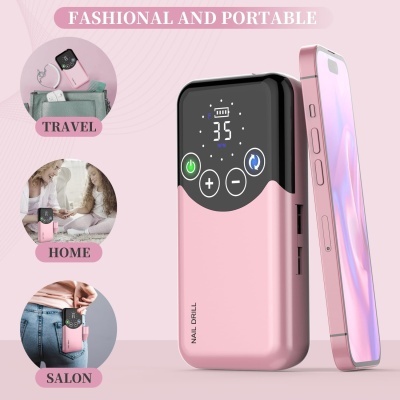 Dispositivo portátil cor-de-rosa com ecrã digital e smartphone ao lado, indica usos em viagem, casa e salão.