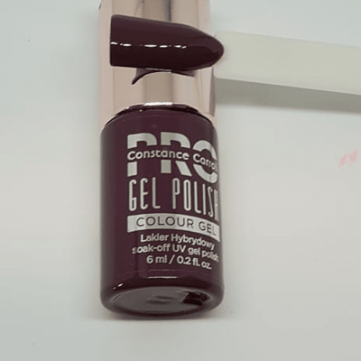 Verniz gel castanho escuro com tampa prateada e texto branco