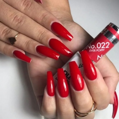 Unhas vermelhas compridas com verniz No. 022 EVER POPPY