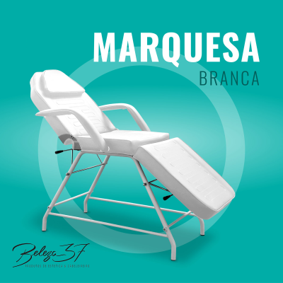 Cadeira de estética branca reclinável com estrutura metálica sobre fundo azul