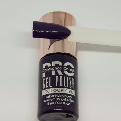 Frasco de verniz gel roxo da Constance Carroll com amostra da cor.