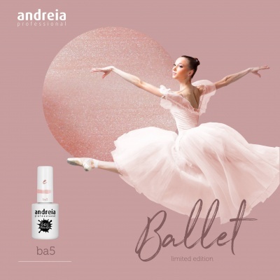 Verniz de unhas 'Ballet' da Andreia em fundo rosa com bailarina
