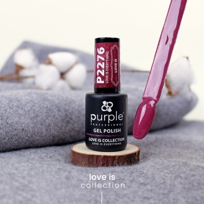 Verniz gel para unhas Purple Professional cor rosa P2276 em fundo cinzento com algodão