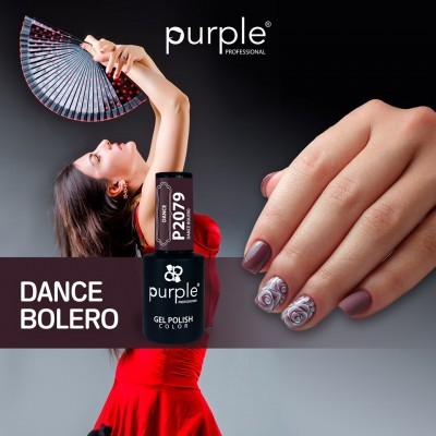 Mulher com vestido vermelho e leque, manicure com verniz roxo decorado e embalagem de verniz de gel