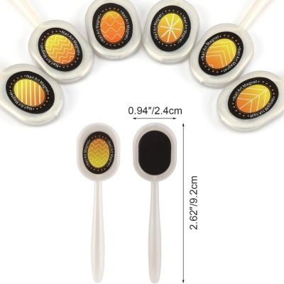 Seis escovas de maquilhagem com cabo branco e padrões amarelos e laranjas
