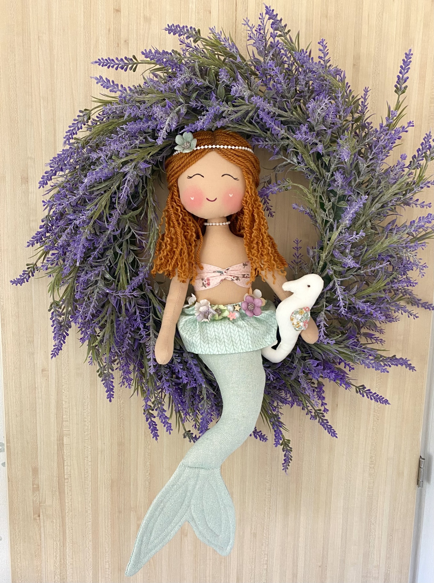 Aula on-line sereia Coroa decorativa de lavanda com boneca de sereia de tecido no centro