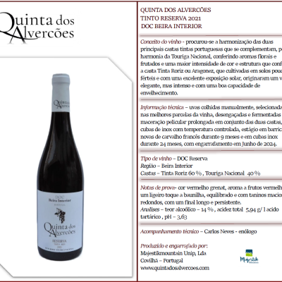 Garrafa de vinho tinto Quinta dos Alvercões Tinto Reserva 2021 com rótulo branco e caixa branca ao lado