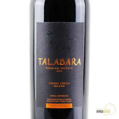 Garrafa de vinho tinto Talabara Premium Edition 2019 com rótulo preto e letras douradas