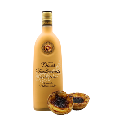 Garrafa amarela de licor e dois pastéis de nata