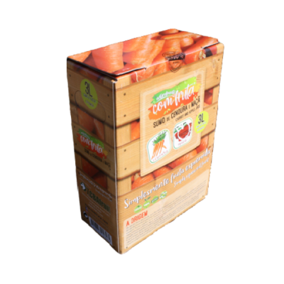 Caixa de sumo de cenoura e maçã CoomArtes 3L com design de madeira e ilustrações de frutas