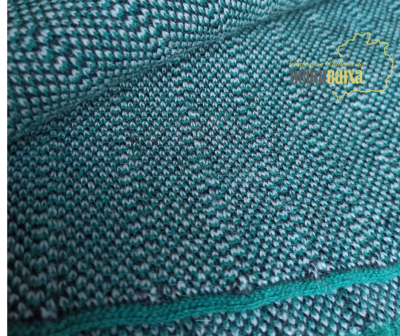 Tecido cinza e verde-azulado tricotado com costura e texto BARRAGEM BAIXA