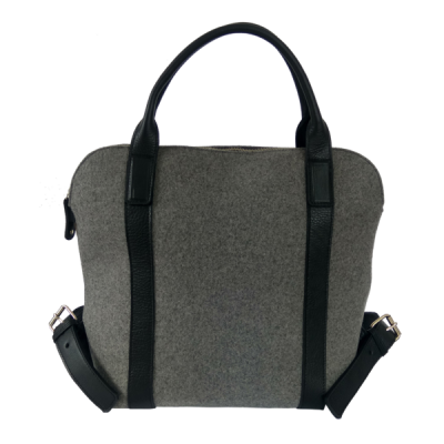Mala de mão cinzenta com alças e detalhes em preto