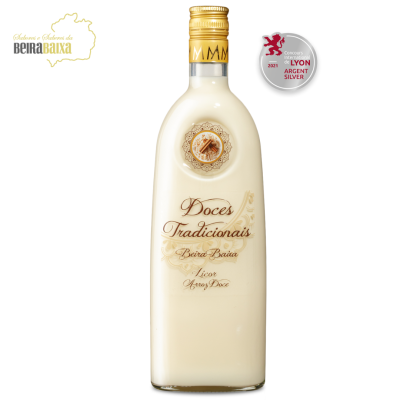 Garrafa de licor Arroz Doce da marca Doces Tradicionais Beira Baixa com tampa dourada e selo prata 2021.