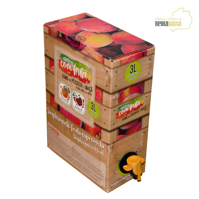 Caixa de sumo de fruta com torneira e rótulos coloridos