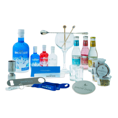 Conjunto de bebidas e acessórios Wild Snow Dog com garrafas de gin, bebidas tónicas, copo de vidro, copos pequenos, abridores e recipientes de botânicos.