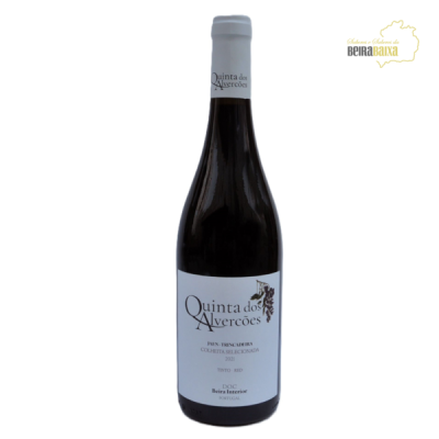 Garrafa de vinho tinto Quinta dos Alvercões com rótulo branco e tampa branca