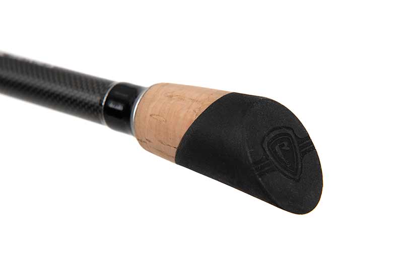 Pega de cana de pesca com cabo em cortiça e extremidade preta com logótipo