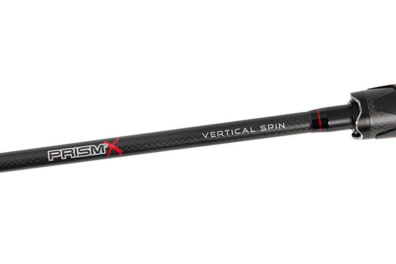 Cabo de vara de pesca preto com inscrições PRISM X e VERTICAL SPIN
