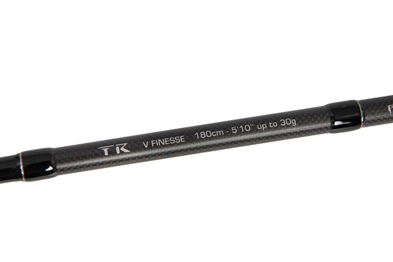 Cano de pesca em carbono cinzento com texto impresso