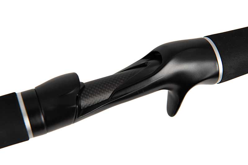 Cabo de cana de pesca preto com ergonómica e detalhes em carbono