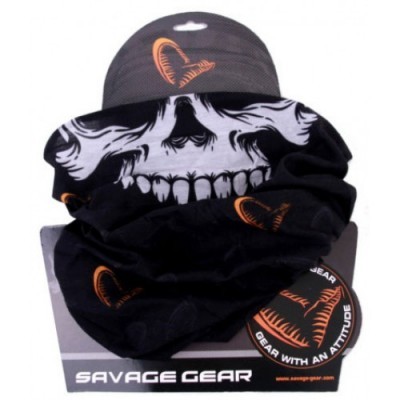 Cachecol tubular preto com estampa de caveira branca e corações laranja na embalagem da marca Savage Gear