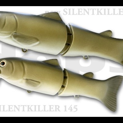 Dois iscos artificiais segmentados em tons de verde e bege com hélices transparentes e olhos realistas.