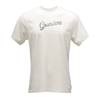 T-shirt branca com 'Grinders' bordado verde no peito