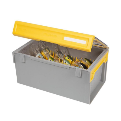 Caixa organizadora cinzenta com tampa amarela aberta e anzóis coloridos no interior