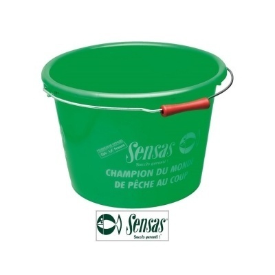 balde verde de plástico com pega vermelha e texto branco Sensas