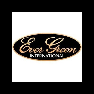 Logotipo oval preto com letras douradas e brancas, texto 'Ever Green INTERNATIONAL'