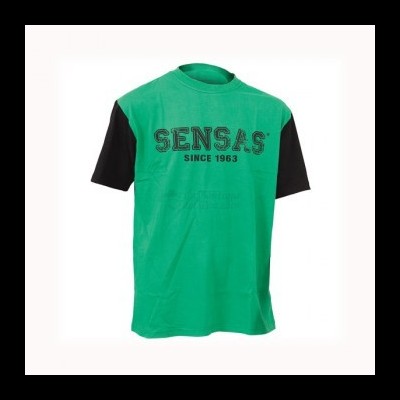 T-shirt verde com mangas pretas e texto SENSAS SINCE 1963