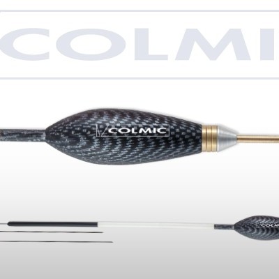 Flutuador de pesca preto com padrão de carbono e detalhes coloridos