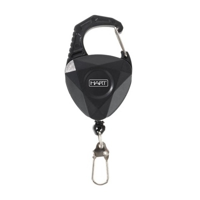 Carabina preta com corpo facetado e gancho metálico com logo HART