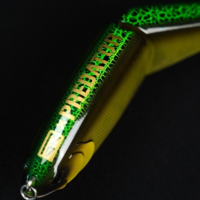 Isca de pesca verde e amarela com texto SIX PREDATOR