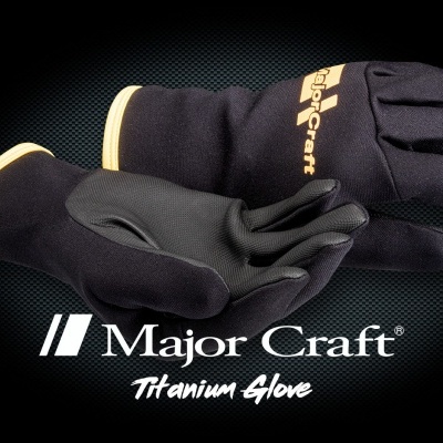 Luvas Major Craft Titanium Glove pretas com bege, fundo escuro