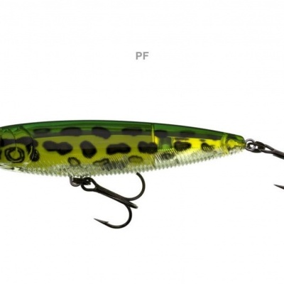 Isca de pesca verde e amarela com anzóis triplo em fundo branco