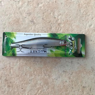 Isca artificial para pesca prateada embalada em blister verde