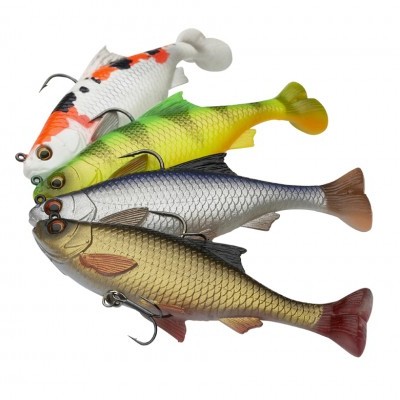 Quatro iscas artificiais para pesca em forma de peixes coloridos