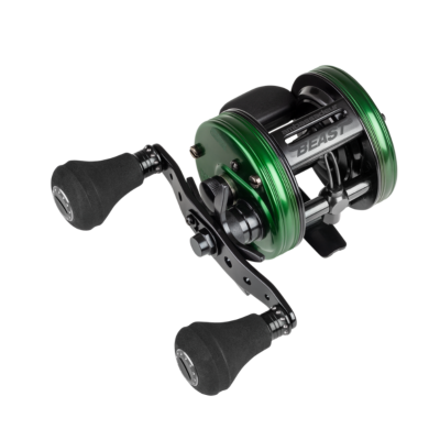 Carretel de pesca verde metálico e preto com manivela preta e pegas de espuma