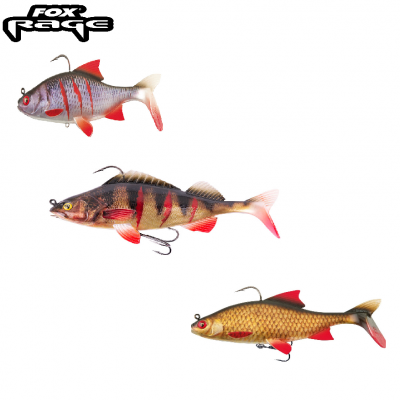 Três iscas artificiais coloridas em forma de peixe com anzóis e logo FOX rage